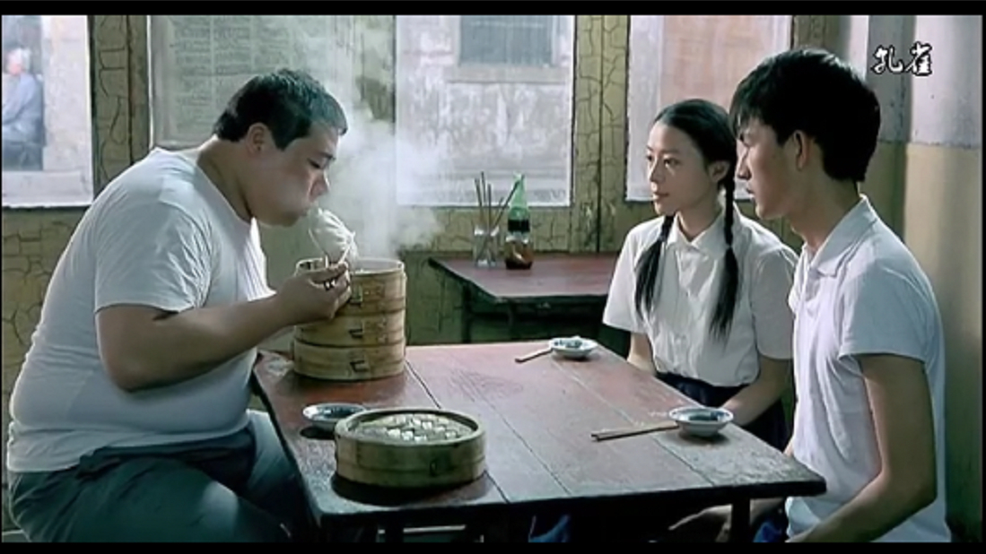 吃戏:铠甲勇士记者吃烤串,冯瓅吃包子,陈坤街边吃东西